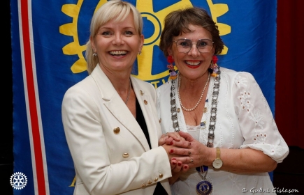 Sigríður Björk Gunnarsdóttir, fráfarandi umdæmisstjóri og Elísabet Sigurveig Ólafsdóttir umdæmisstjóri 2026-2027