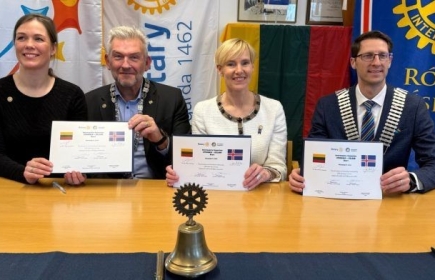 Undirritun ICC samnings, Mingaile Scherer, Jón Karl Ólafsson, Soffía Gísladóttir og Andrejus Gerascenko